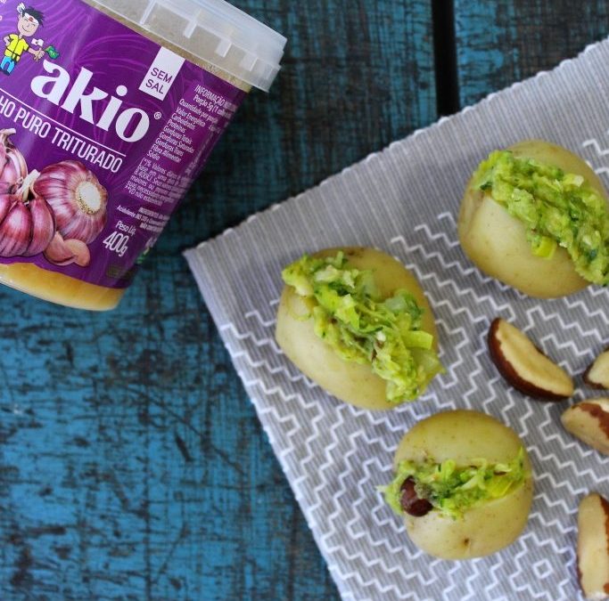 Mini baked potatoes de abobrinha e alho Akio