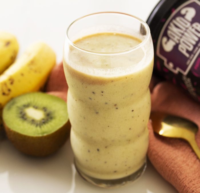 Smoothie de kiwi, banana e pasta de amendoim Akio Power